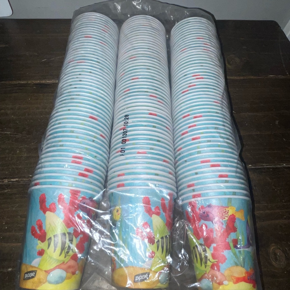 Vintage DIXIE EVERYDAY 3 OZ BATH CUPS Fish DESIGN 150 COUNT sealed   Underwater
